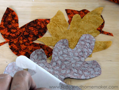 Thanksgiving table runner decorative leaves